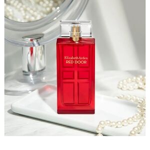 NEW! Elizabeth Arden Red Door Eau de Toilette Spray - 1 ounce. New in box.